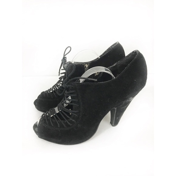 Steve Madden Shoes - Steve Madden Tribbe